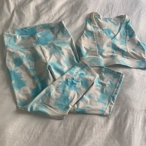 Fabletics cloudburst power hold outfit